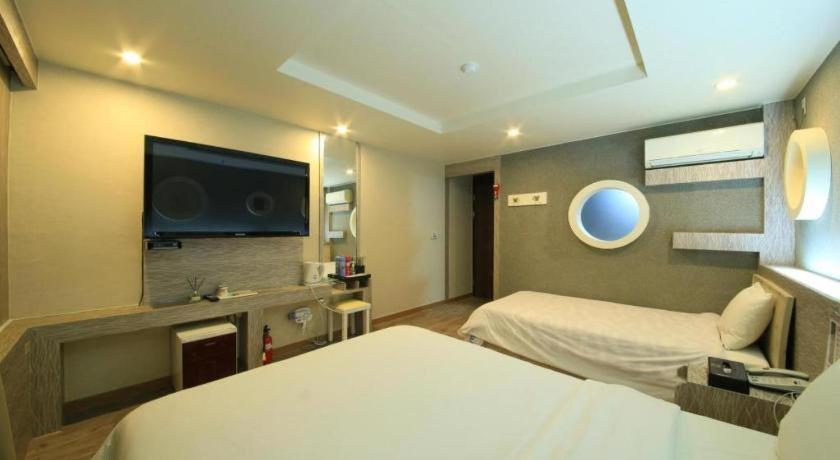 Hotel M Story Suwon Bagian luar foto