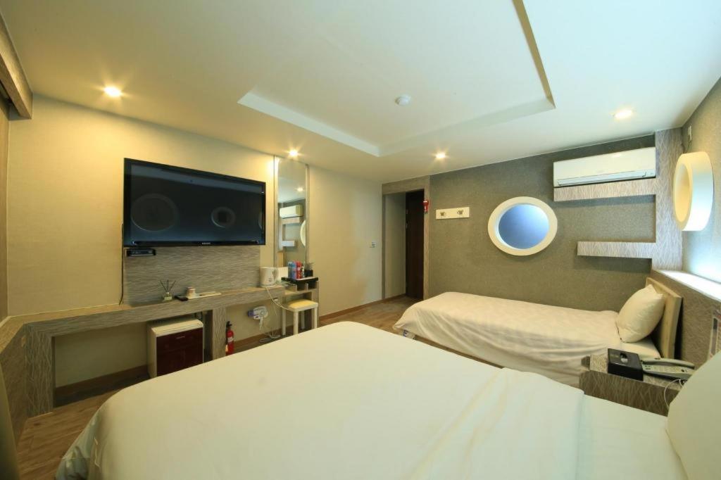 Hotel M Story Suwon Bagian luar foto