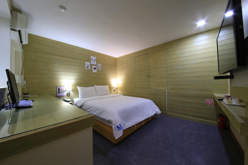 Hotel M Story Suwon Bagian luar foto