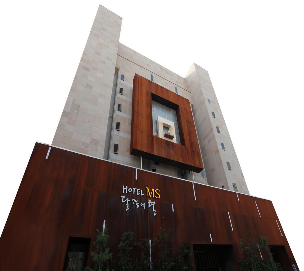 Hotel M Story Suwon Bagian luar foto