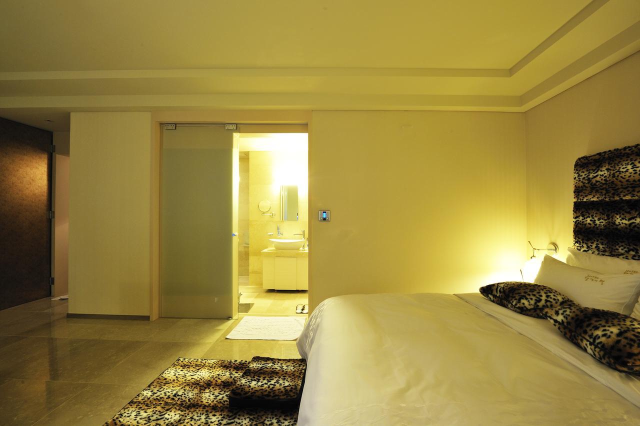 Hotel M Story Suwon Bagian luar foto